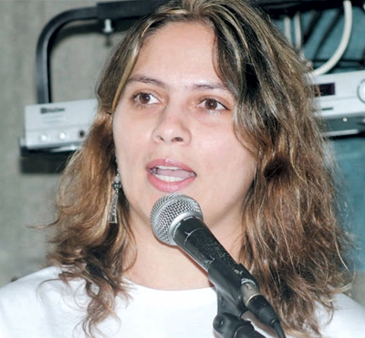 Beatriz Cerqueira: Samarco comanda a apuração do crime que cometeu, controlando políticos, vítimas e jornalistas Beatriz Cerqueira